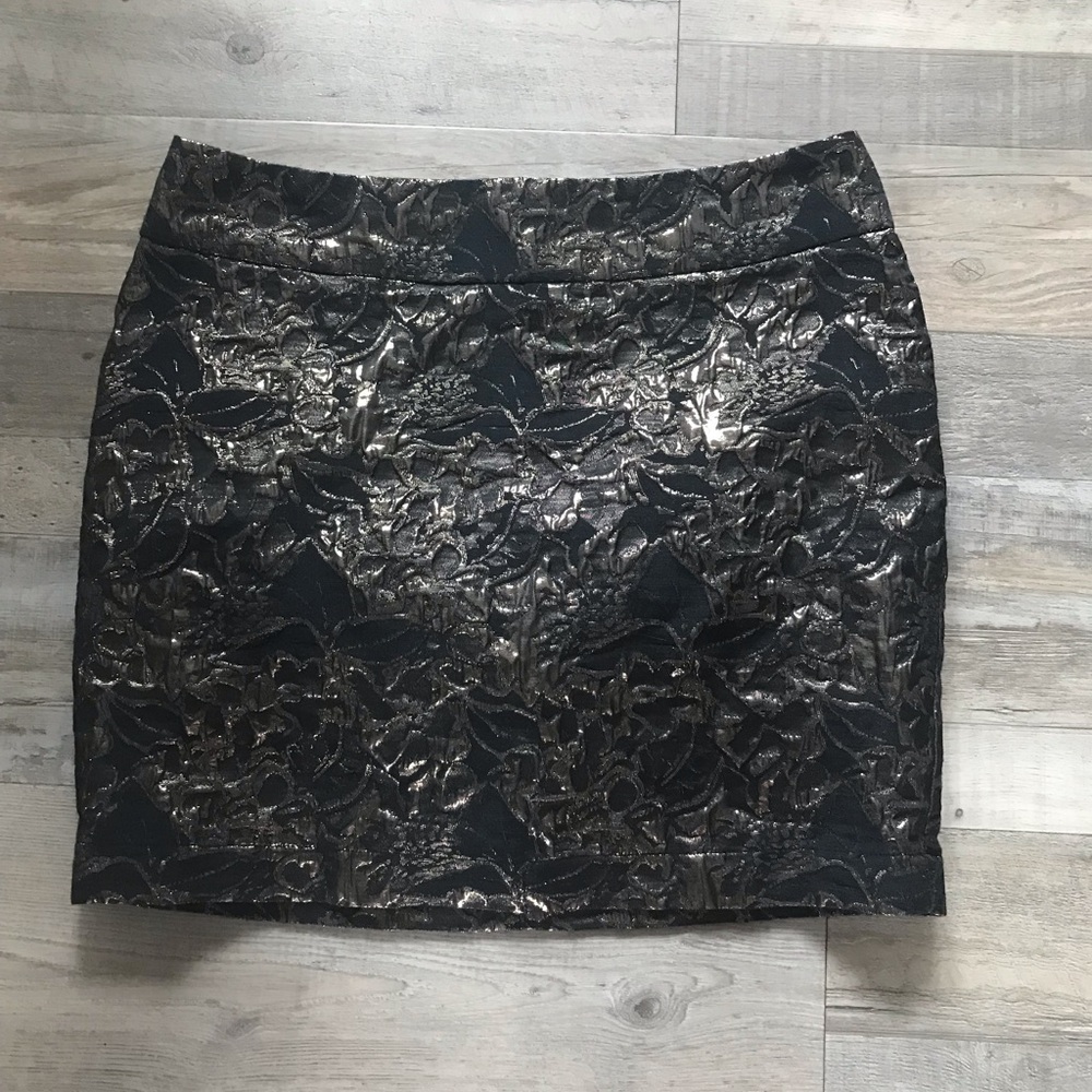 Lady Dutch High society Black and Metallic Gold Floral Jacquard Mini Skirt